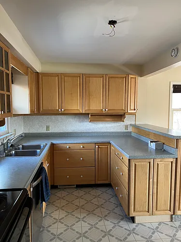 1610 W Union St Photo 1