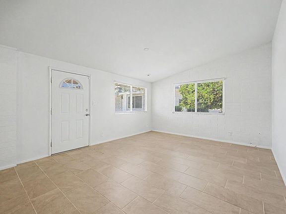 2nd image of 10606 W Oakmont Dr