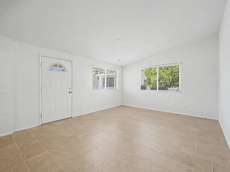10606 W Oakmont Dr — Photo 2