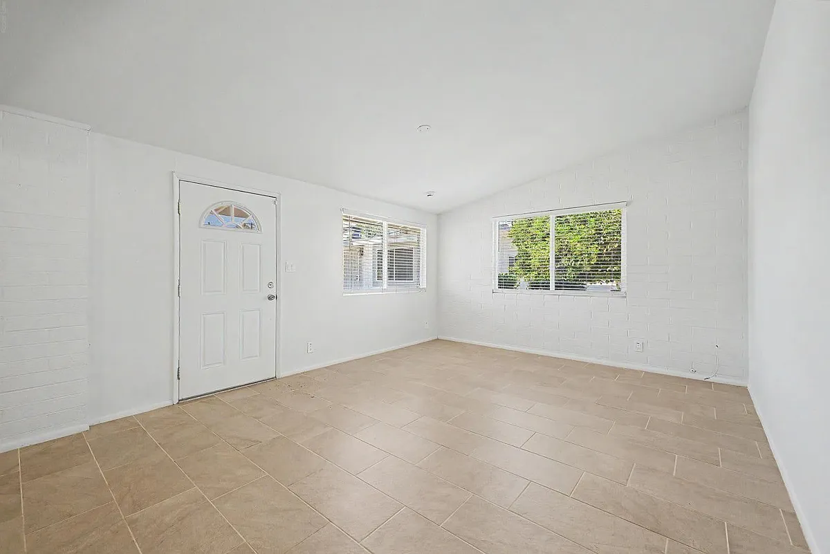 Building Photo - 10606 W Oakmont Dr