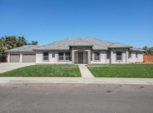 10121 Fox Borough Dr, Oakdale, CA