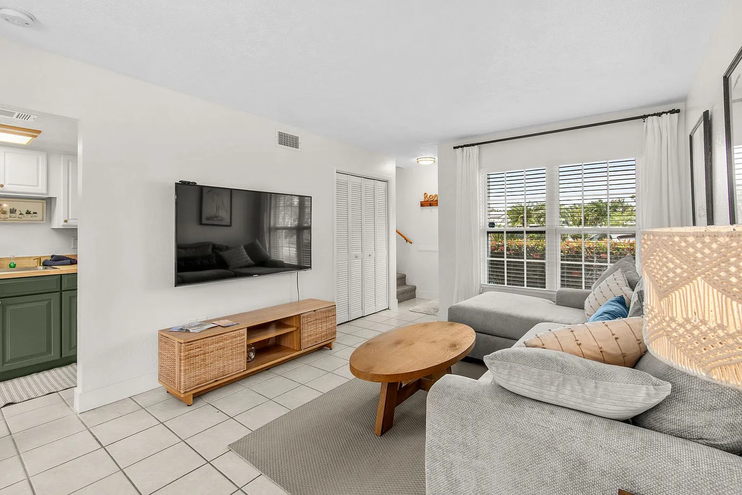 2 bed, 1.5 bath, 871 sqft, $4,354 — Photo 3
