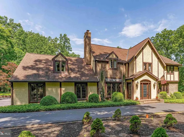 2323 Saint Peters Rd, Pottstown, PA 19465