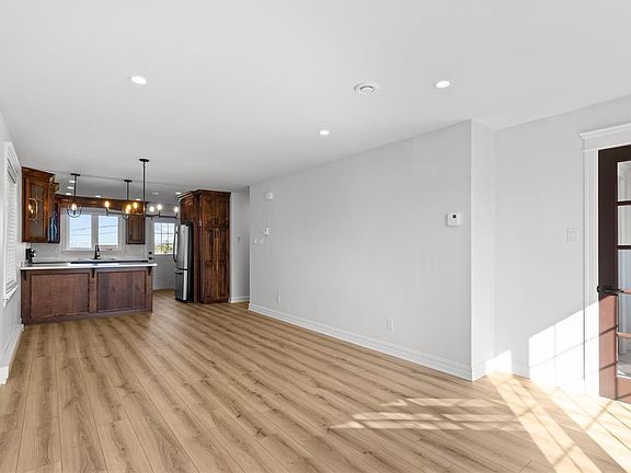 5th image of 24 Canso Place