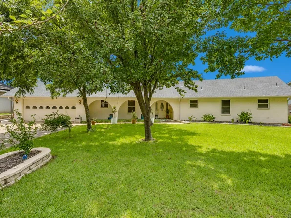 213 Mistletoe Ln, Keene, TX 76059