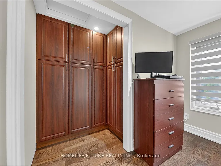 37 Elson St #UPPER — Photo 25