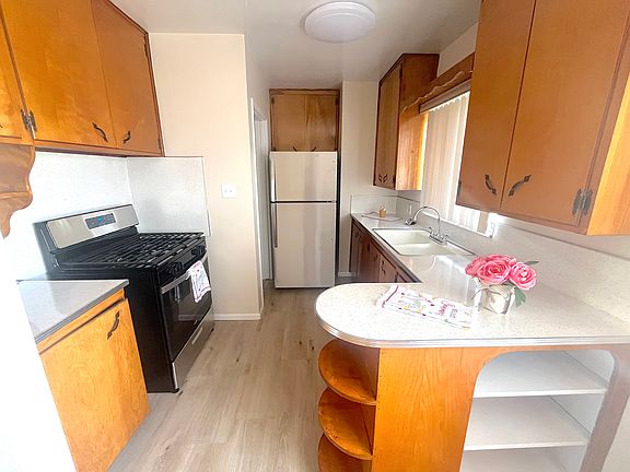 3rd image of 516 W F St #516