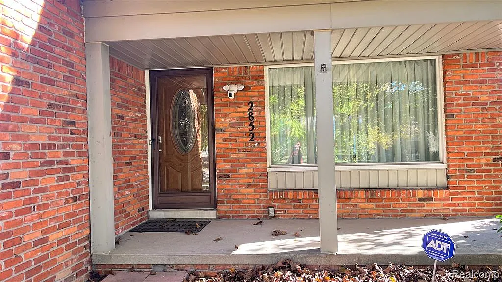 Building Photo - 2852 Mayfair Dr