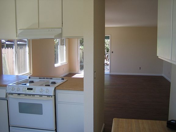 4th image of 2529 E 18th St