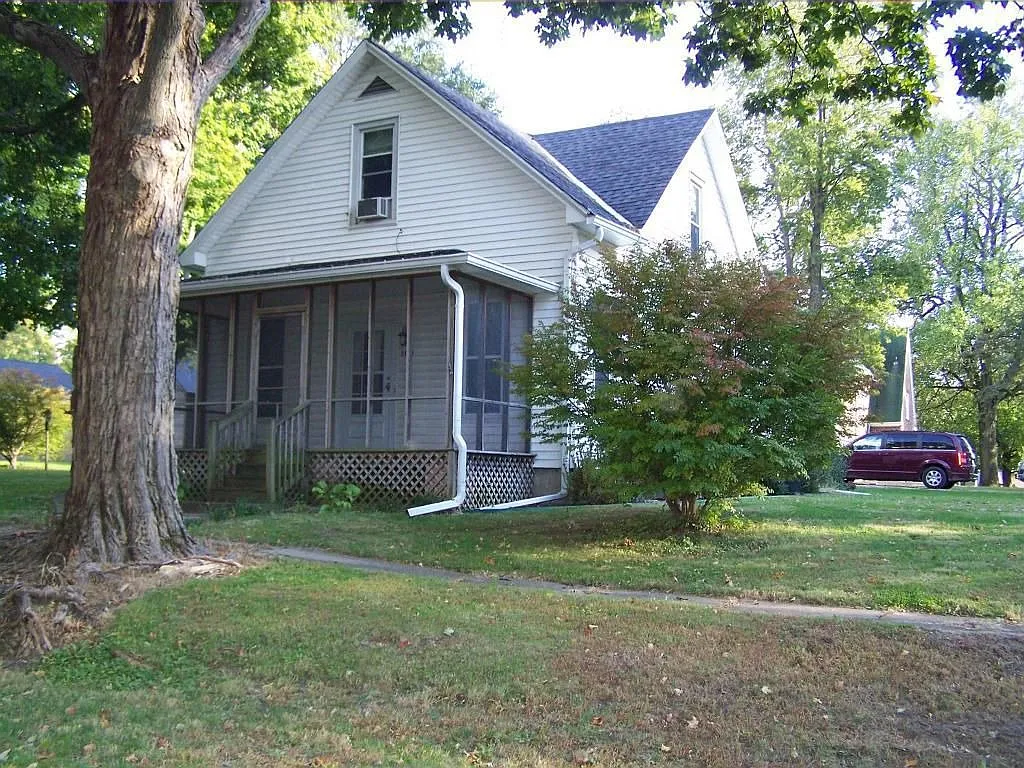 304 W 2nd St photo 1