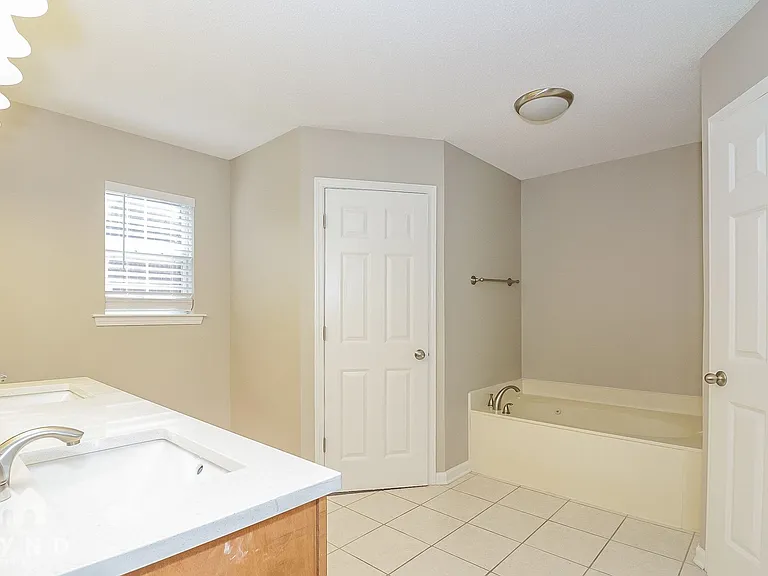10374 Cottage Oaks Dr — Photo 8