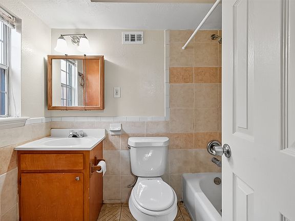 5th image of 115 Aurora St APT 1