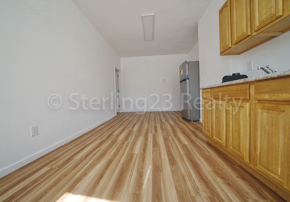 1st image of 2520 21st St APT 3B