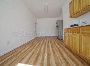 2520 21st St APT 3B, Astoria, NY 11102