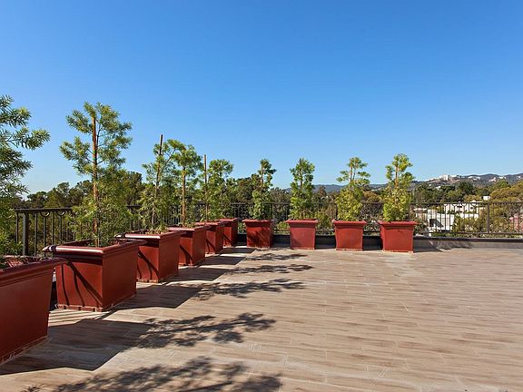 2nd image of 610 Levering Ave #204