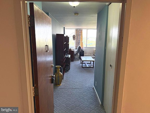 5th image of 1401 Pennsylvania Ave APT 1402
