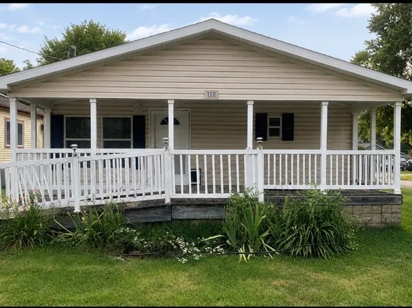255 N Chestnut Ave, Earlham, IA 50072