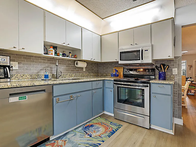8071 SE Villa Cir — Photo 11