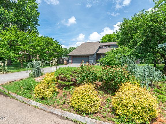 5th image of 1308 Cherry Tree Ln