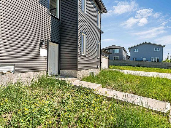 3rd image of 292 Fraser Way NW