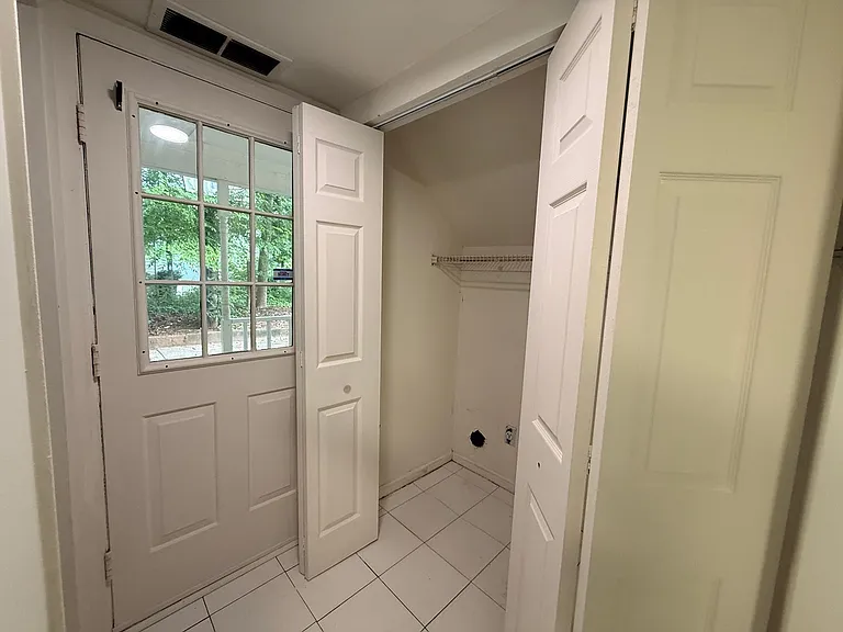 8720 Mornington Dr — Photo 10