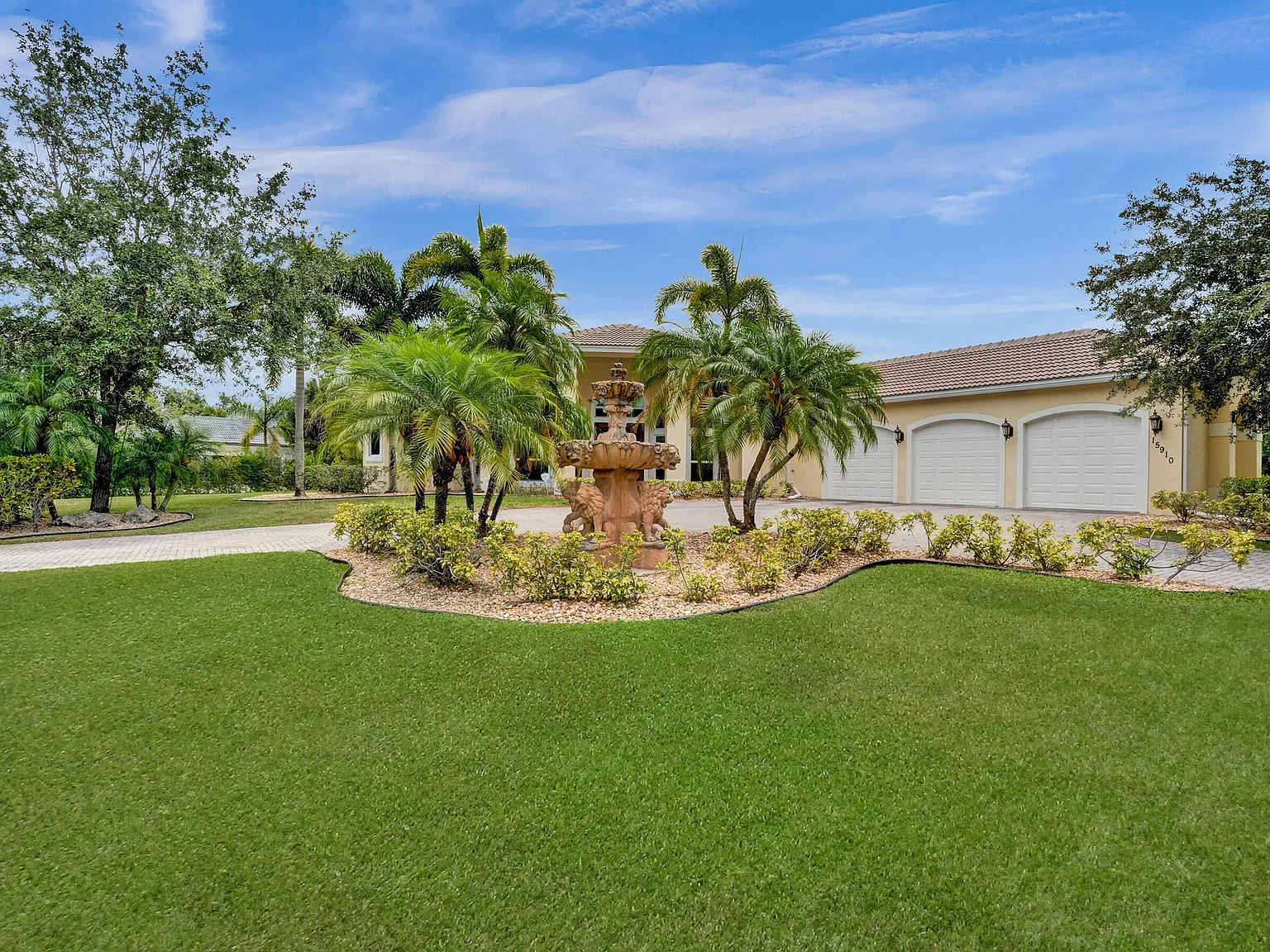 5 bed, 3.5 bath, 3232 sqft, $9,000 — Photo 4