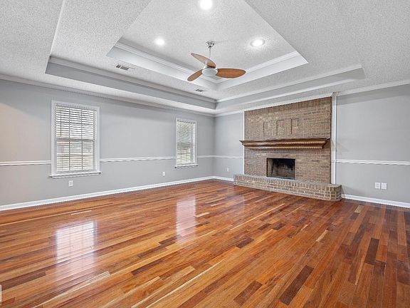 3rd image of 517 Riverbend Cv