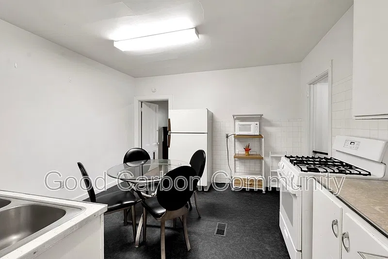 3 bed, 1.0 bath, $1,375 — Photo 2