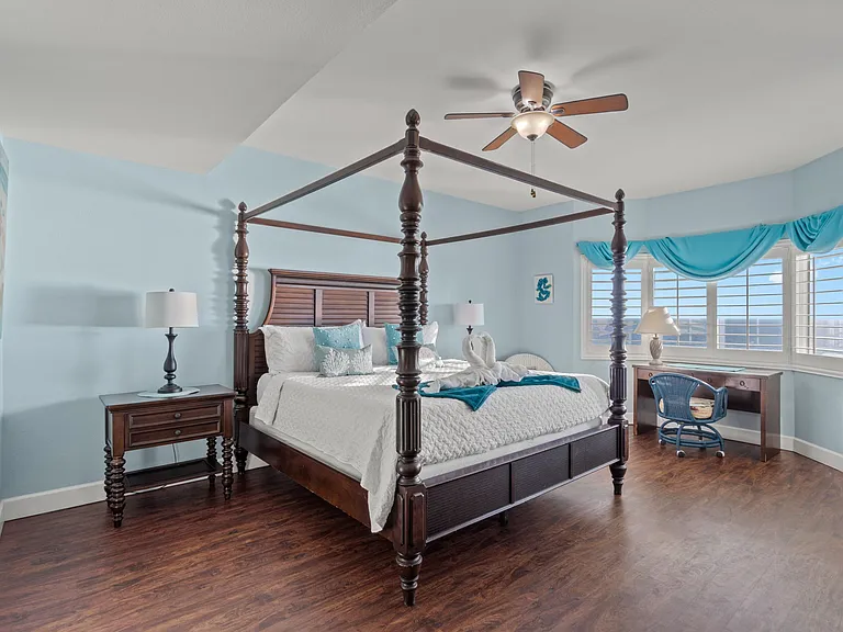 Sleep comfortably in this classic, timeless four-posted king bed in the Master Bedroom.