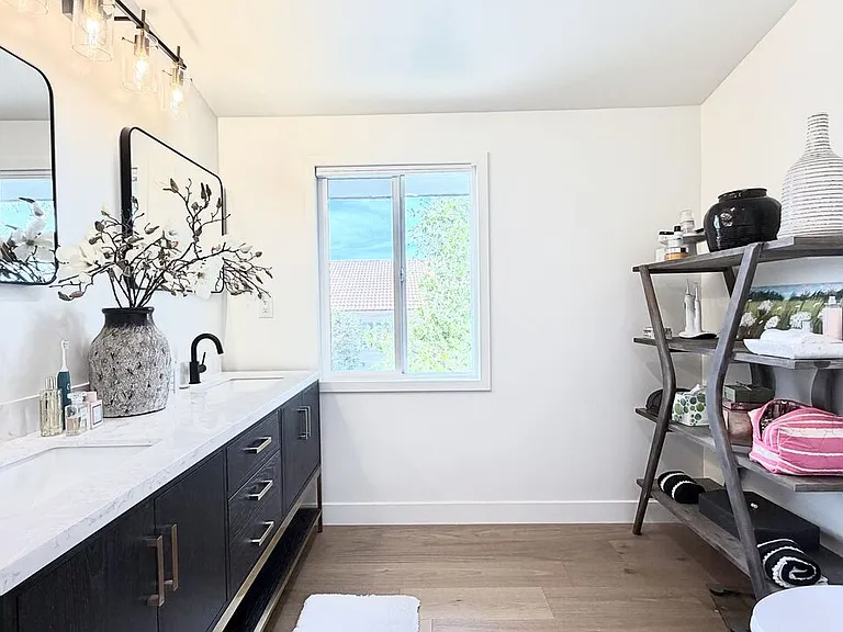 3852 Sherview Dr — Photo 10
