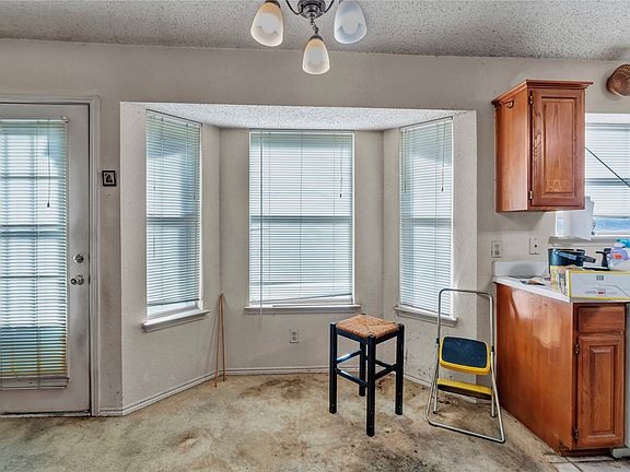 4th image of 6700 Daffodil Ct