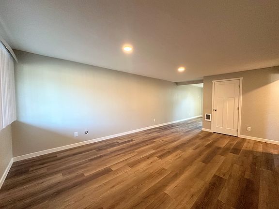 3rd image of 11915 NE 18th St APT D