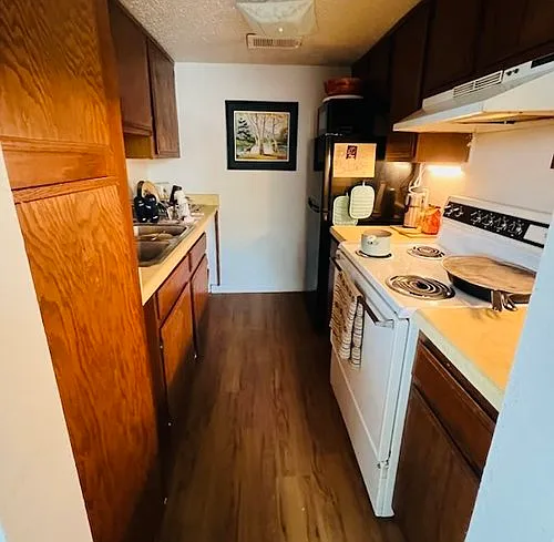 450 Burleson St #A — Photo 3