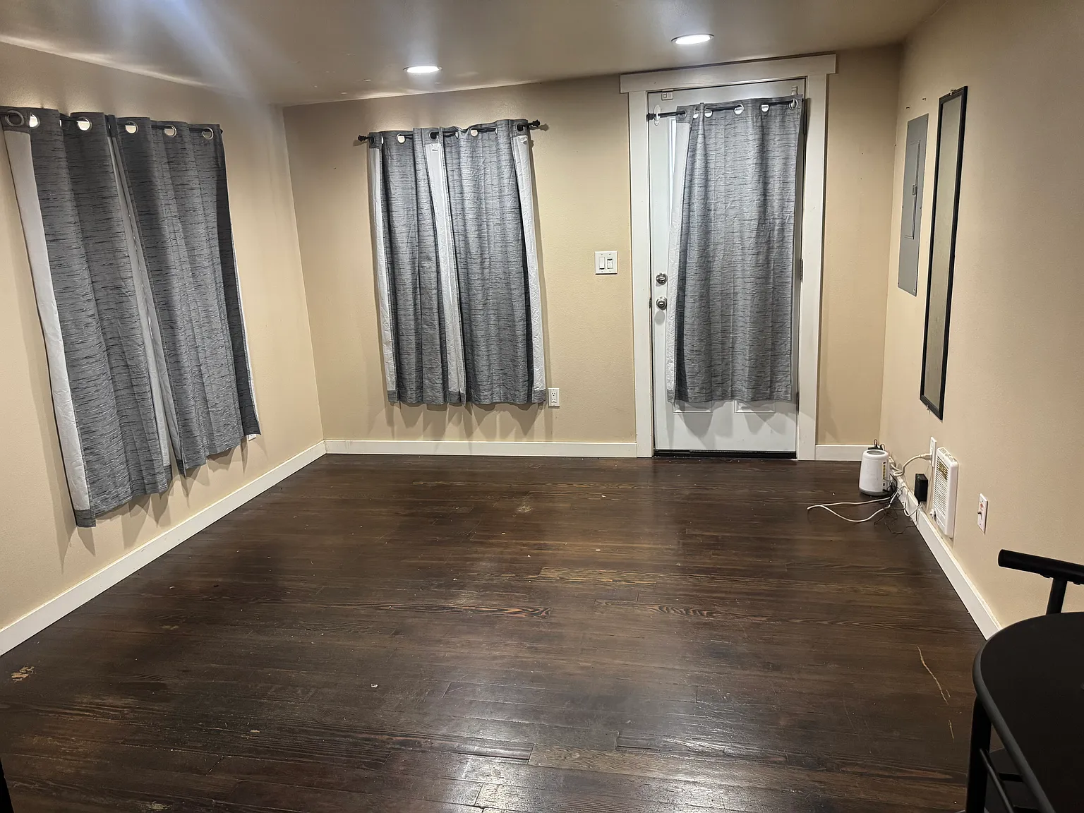 Studio, 300 sqft, $1,200 — Photo 4
