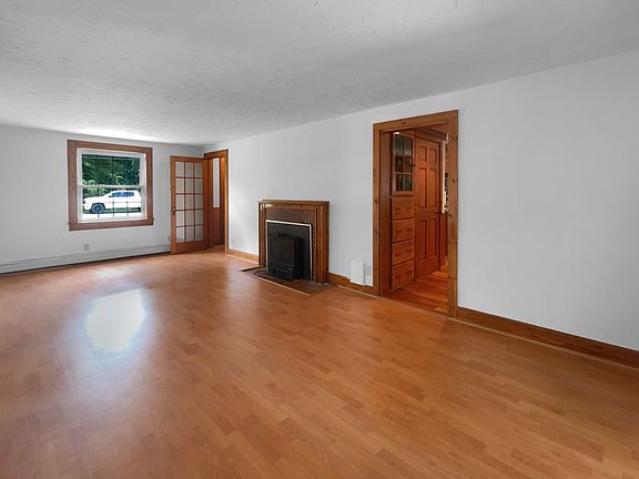 3rd image of 641 N Bedford St