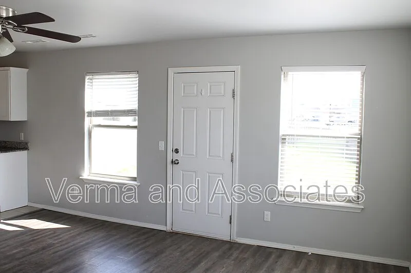 3 bed, 2.5 bath, 1500 sqft, $1,495 — Photo 3