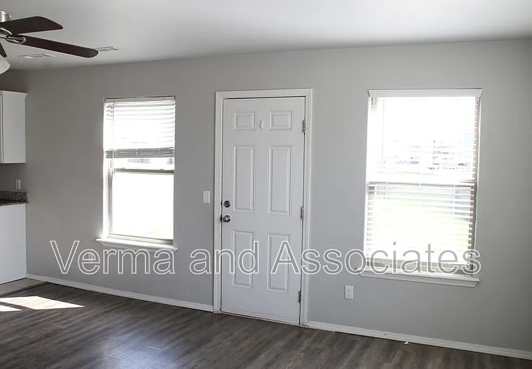 5007 SW Fieldstone Blvd #2 — Photo 3
