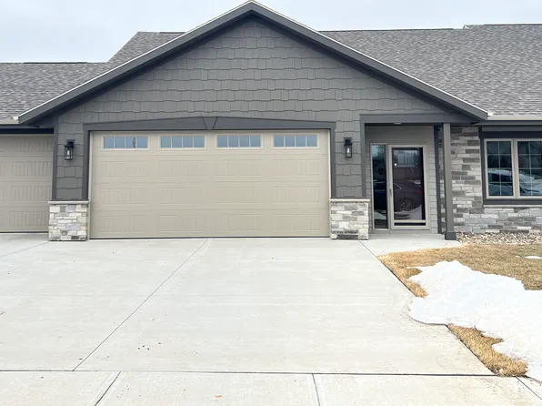 1902 Dakota St, Yankton, SD 57078