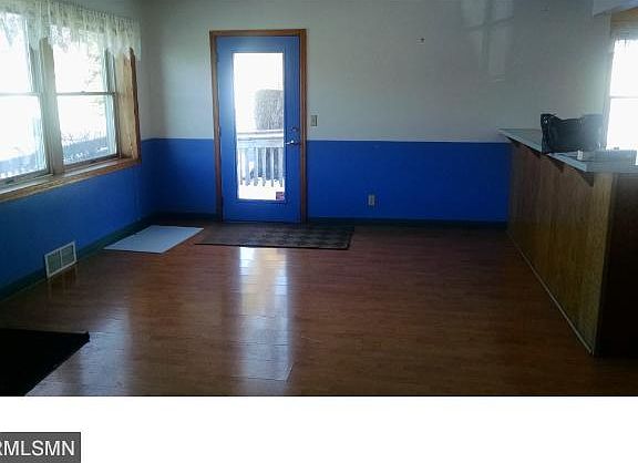 3rd image of 407 Lake St S
