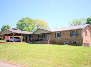 202 Young Dr, Sweetwater, TN 37874