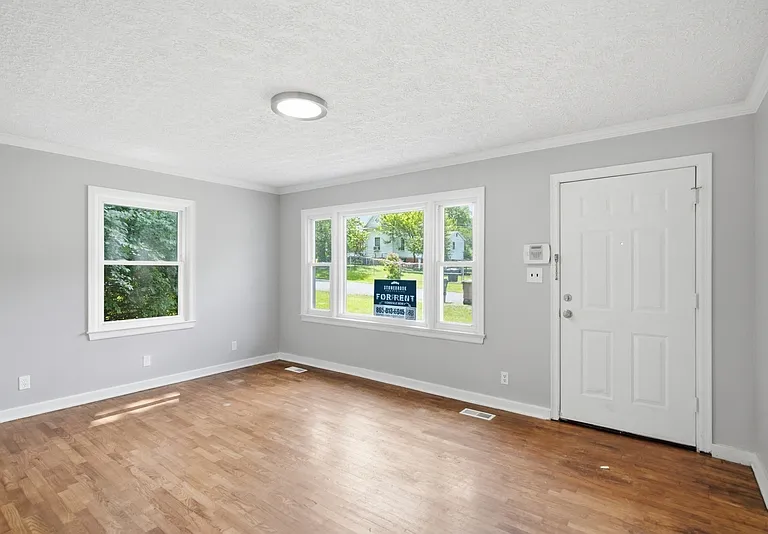 2706 Jefferson Ave — Photo 3