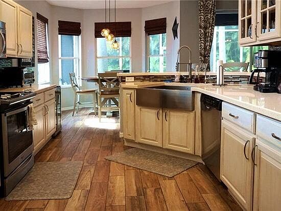 3rd image of 173 Tall Trees Ct