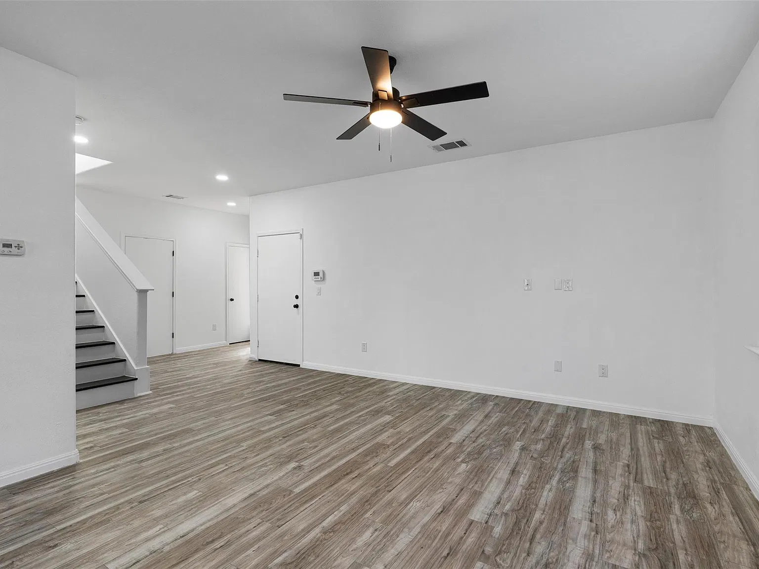 4 bed, 2.5 bath, 1931 sqft, $2,000 — Photo 3