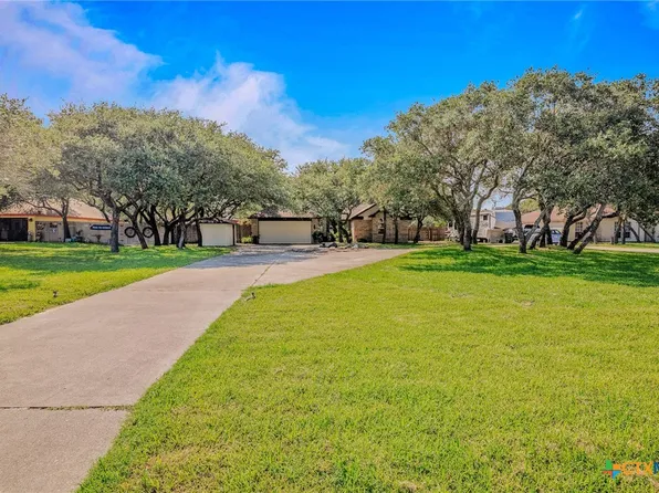 1402 S Saunders St, Aransas Pass, TX 78336