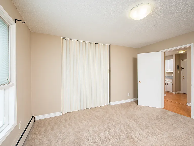 6 Gainsborough Ave — Photo 25
