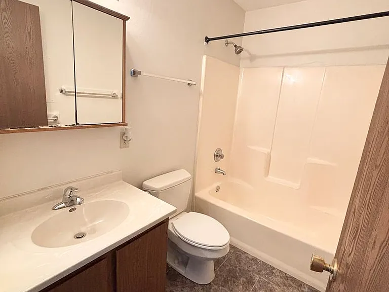 112 W. Raab Rd. — Photo 6