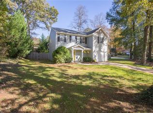 100 Woodland Dr, Jamestown, NC 27282