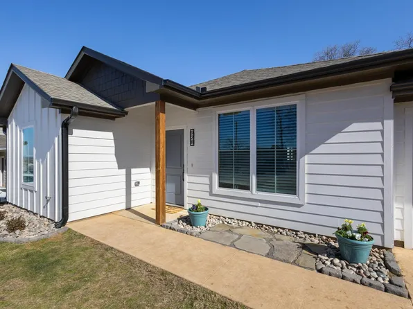 928 Ray Dr, Denison, TX 75020