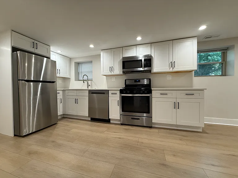 5200 W Winona St #G — Photo 2