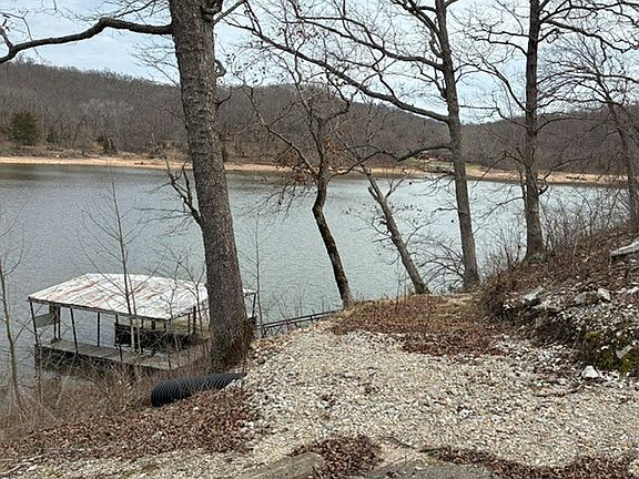 3rd image of 18 Eagle Bay Dr
